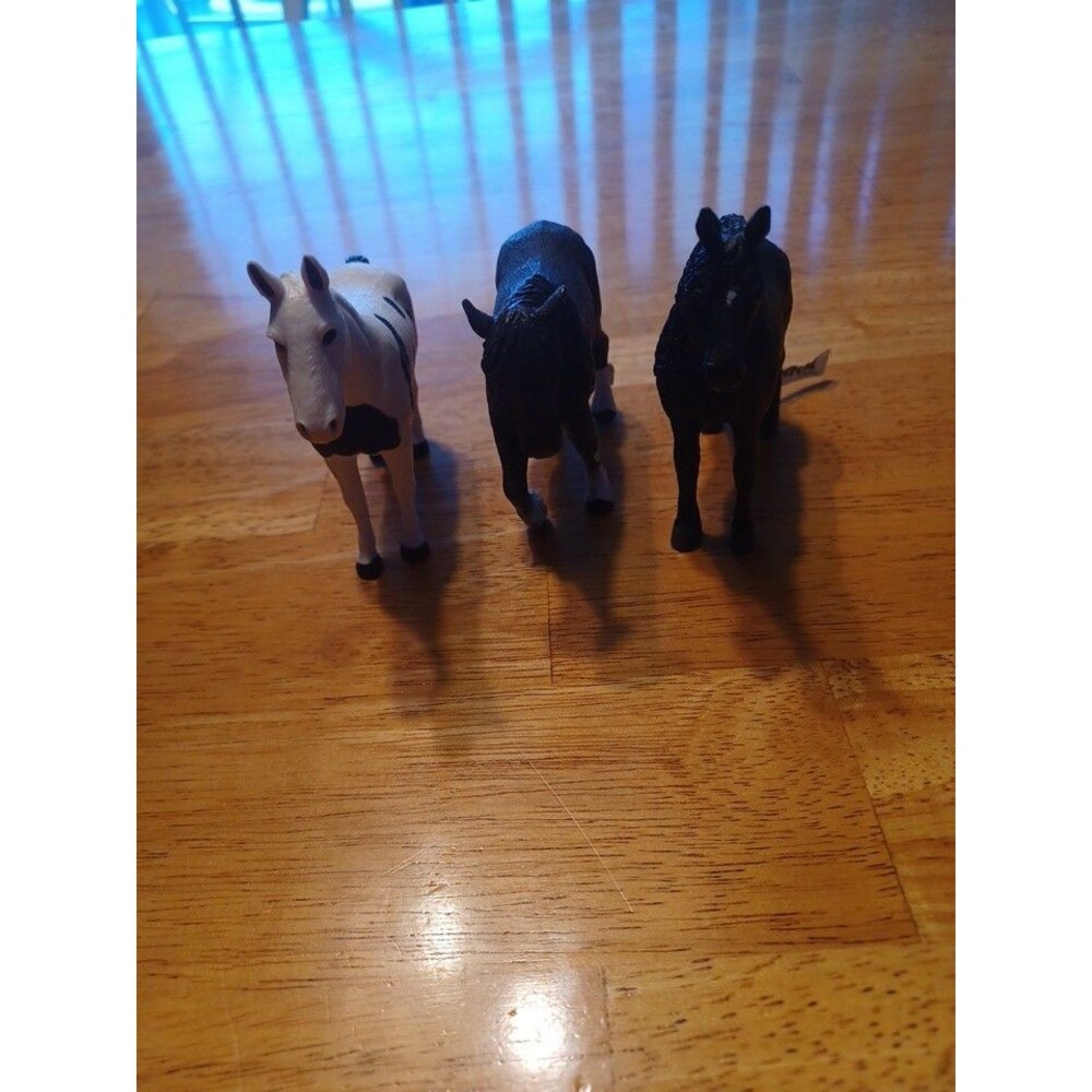 TARRA BY BATTAT A SET OF 3 DIFFERENT HORSES 1 WITH TAG NEW